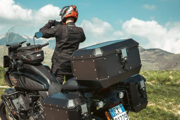 Moto Guzzi V 85 TT bočné kufre GIVI Trekker Alaska 36L + nosiče - Image 3